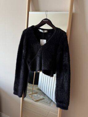 NWT Women's Cropped Fuzzy Sweater (Size M)